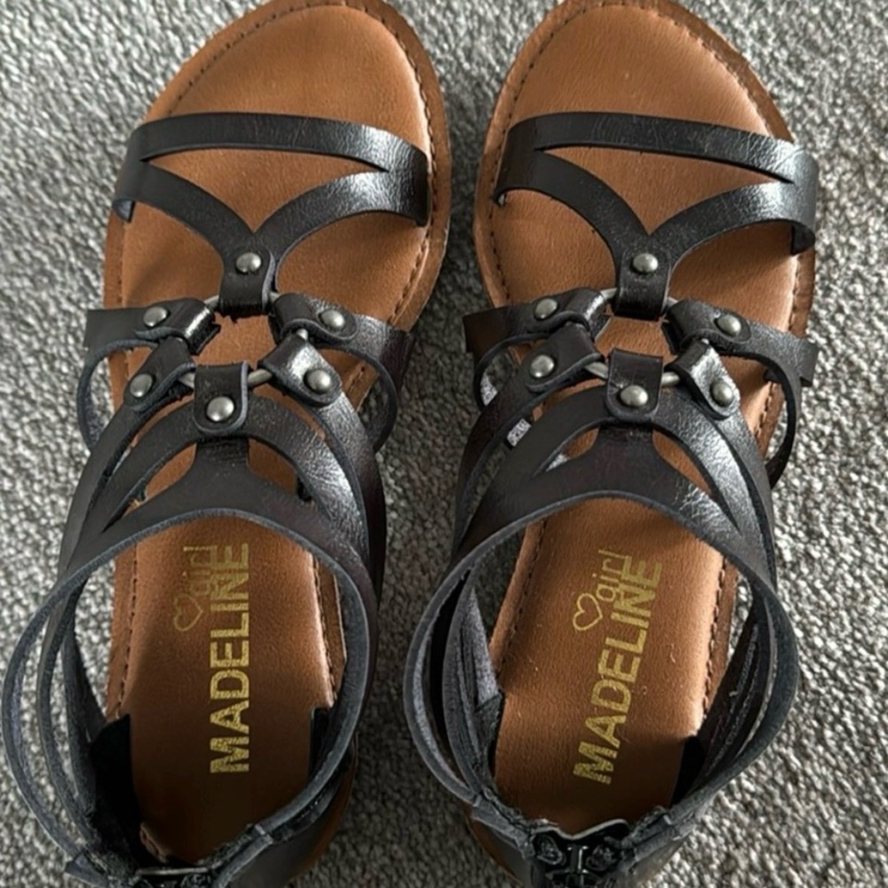 Madeline Girl Black Gladiator Sandals Size 6 Back Zip